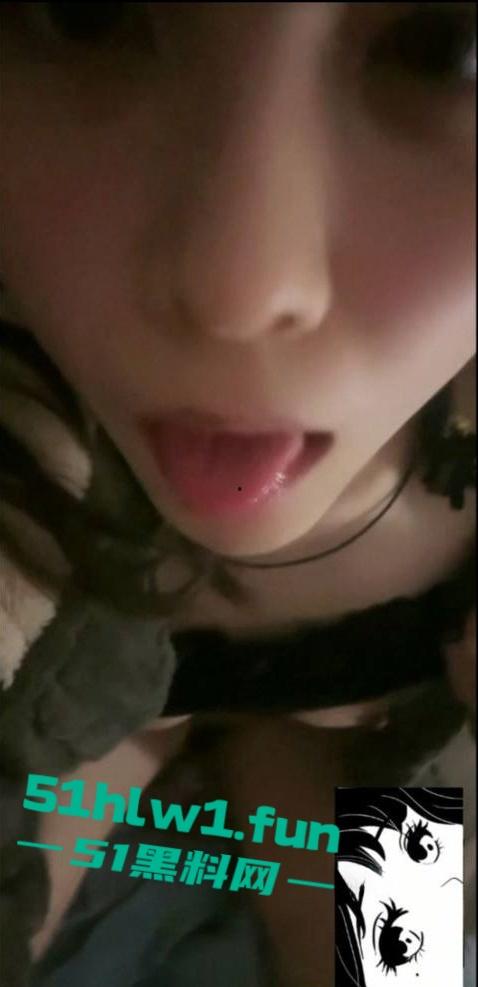 湖南长沙反差女大学生【刘子玥】 soul上撩骚约炮视频裸聊，隔着镜头伸出舌头接网友精液。