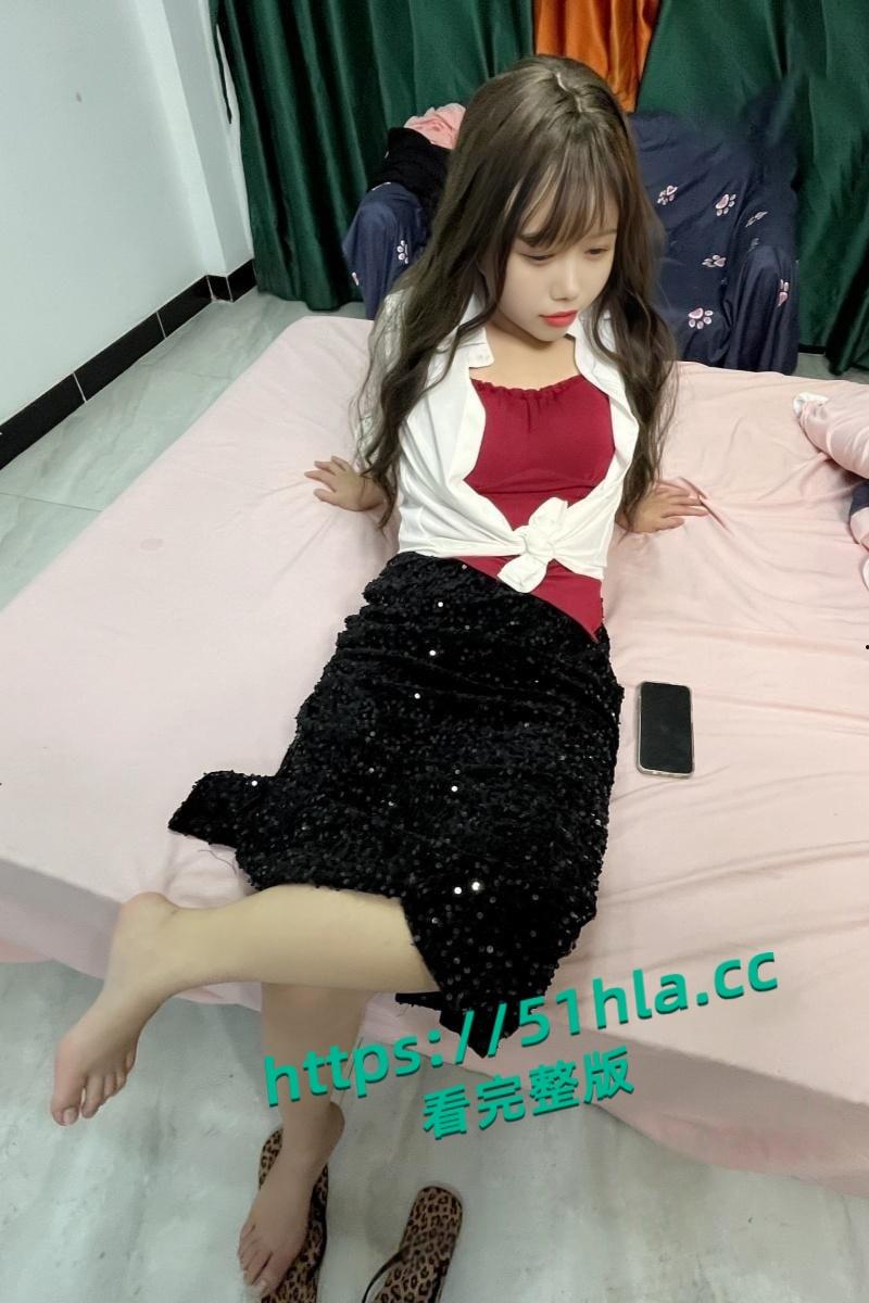 乱伦系列之舅妈，海角乱伦大神与舅妈的爱情故事，舅妈刮完毛后被跳蛋震尿，再无套内射舅妈干净的小穴！