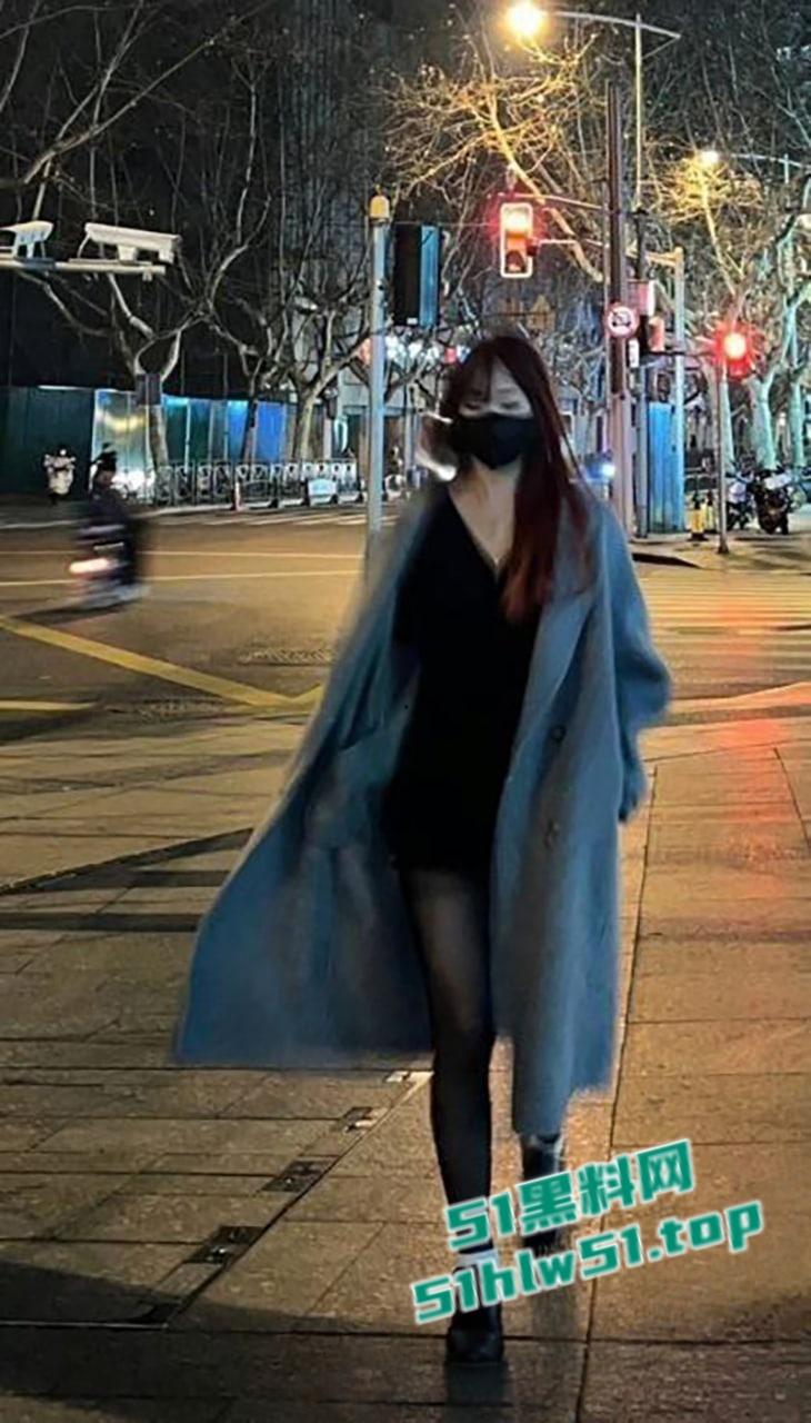 大四极品学生妹，公司当实习会计被老板潜规则玩弄，穿开裆黑丝酒店约啪，激情吃鸡射一脸！