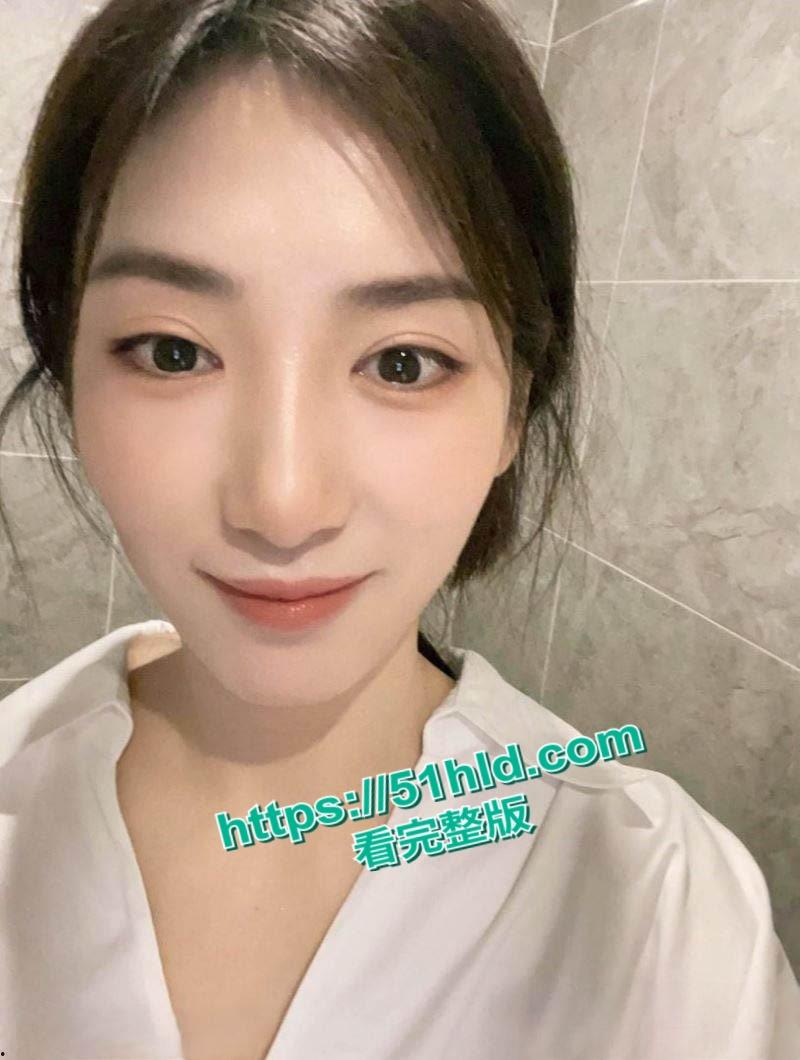 商场销售员【球球】职场潜规则偷情视频曝光，异地恋寂寞难耐被领导暴力抽插，打屁股视觉冲击拉满！