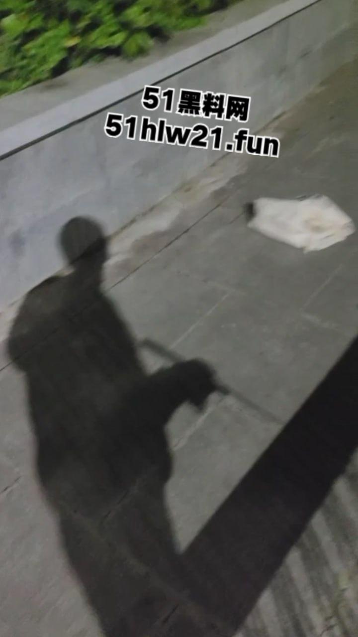 钓鱼佬夜钓惊现尸体，大长腿女尸钓鱼佬也太神奇，除了鱼钓不到以外什么都能钓到！