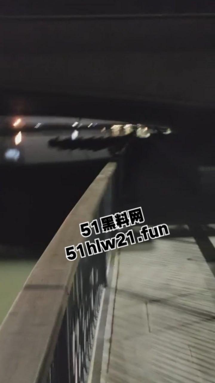 钓鱼佬夜钓惊现尸体，大长腿女尸钓鱼佬也太神奇，除了鱼钓不到以外什么都能钓到！