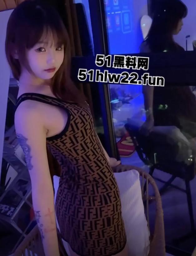 抖音清纯美少女网红【炒河粉】大尺度全裸会议直播泄密流出，外表单纯可爱实则淫荡放浪。-6